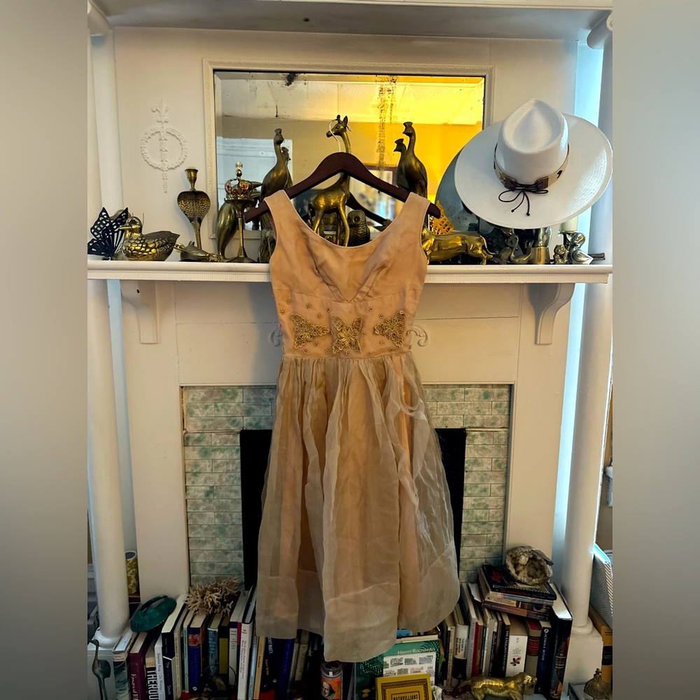 Vintage Fit and flare dress with floral appliqué